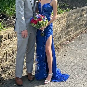 Gorgeous blue prom dress!